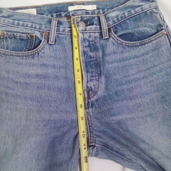 Levi's Women's Blue Butterfly Jeans with Vintage Distressing Size 27 - Picture 4 of 6